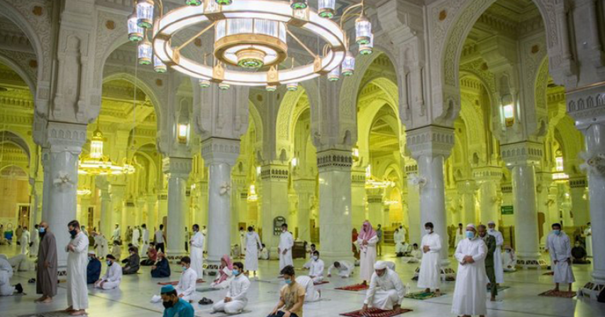 Saudi Arabia allows citizens, expats to pray inside Grand Mosque