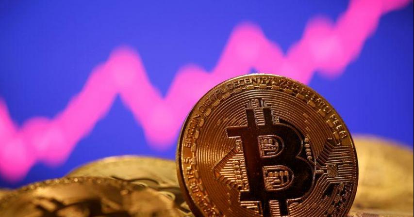 Bitcoin surges to new highs, analysts warn about price sustainability 