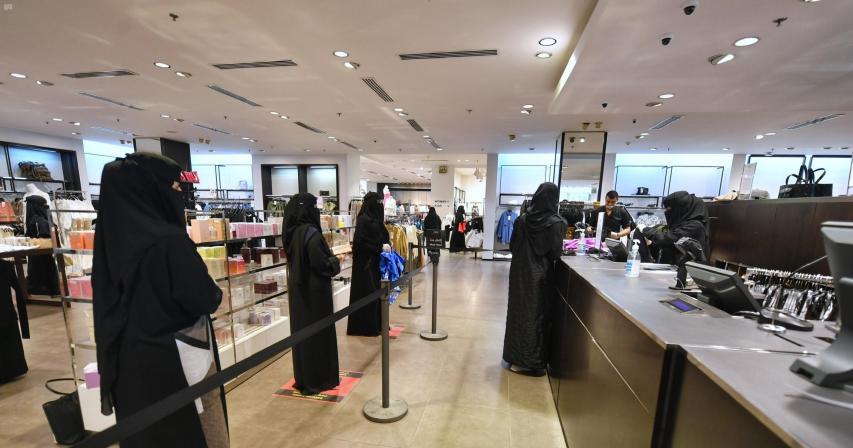 Jobs in restaurants, malls and education to be Saudized soon