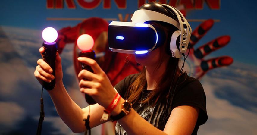 PSVR2: Sony announces 'improved' PlayStation VR for PS5 - BBC News