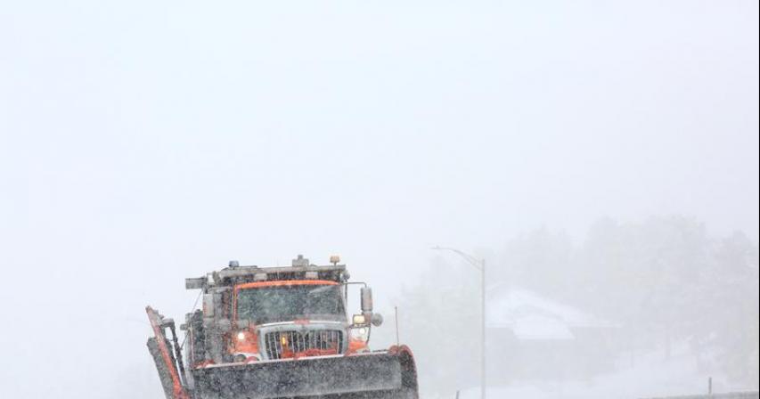 Dangerous winter storm pummels western U.S. as hundreds of flights canceled