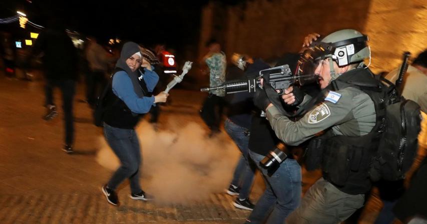 Scuffles in Jerusalem after Israeli-Palestinian Ramadan night clashes 