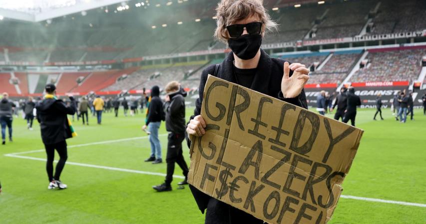 Man United-Liverpool kick off delayed as fans protest against Glazers 