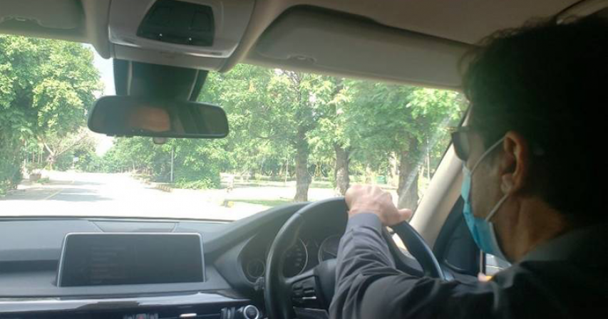 Watch: Pakistan PM Imran Khan drives around Capital without protocol