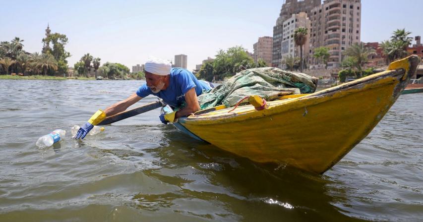Nile fishermen protect stocks by pulling plastic from river 