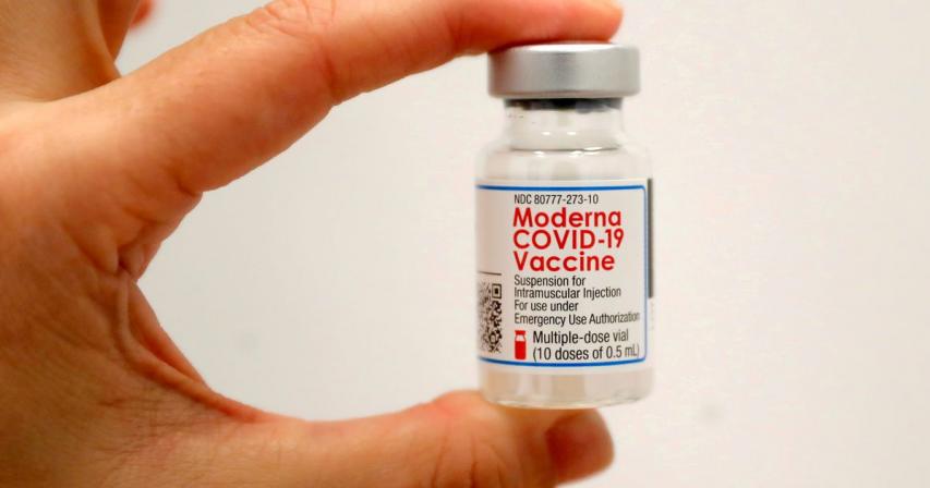 Moderna plans mix of COVID-19 vaccine doses with new Lonza deal 