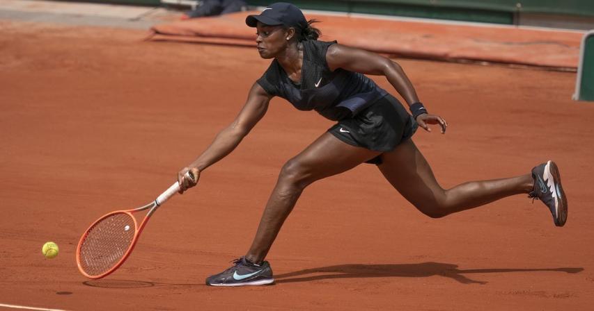 American Stephens ousts 18th seed Muchova to reach fourth round