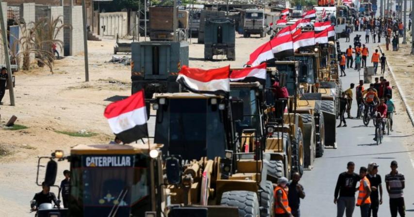 Egypt sends building equipment to begin Gaza reconstruction