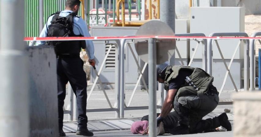 Israeli guard shoots dead a knife-wielding Palestinian woman, police say 