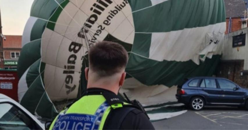 Hot air balloon crashes in Nottinghamshire town centre