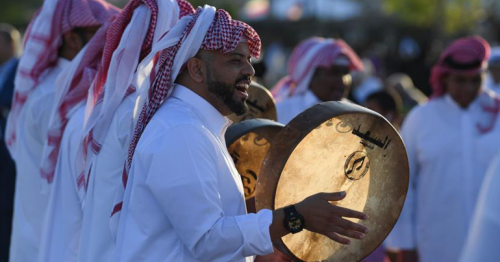Qatar musicians give balcony gig to banish virus blues