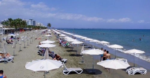 Cyprus beaches reopen as new virus cases hit zero