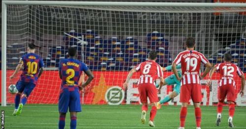 Messi scores 700th goal with Panenka penalty but Barcelona draw
