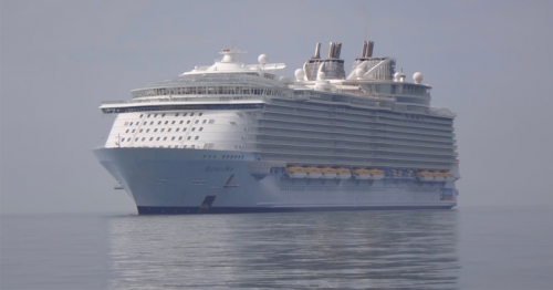 Huge empty 'ghost' cruise ships lure tourists