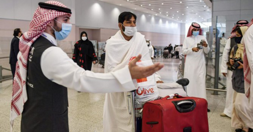 Umrah pilgrims fly back into Saudi Arabia after temporary COVID-19 ban
