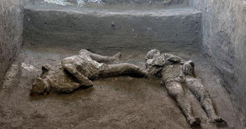 Pompeii's ruins yield scalded bodies of rich man and slave