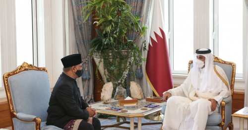 Qatar Amir receives credentials of six new ambassadors