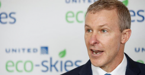 United Airlines CEO calls on companies to mandate COVID-19 vaccination 