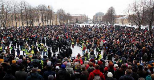 Navalny: Thousands join fresh protests across Russia