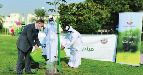 Many Diplomats participate in the tree-planting campaign