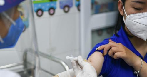 Vietnam asks for foreign support in procuring COVID-19 vaccines 