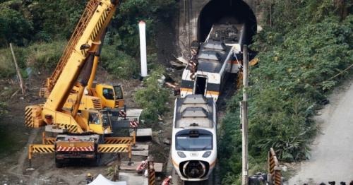 Taiwan train crash - Site boss bailed amid grief 51 deaths