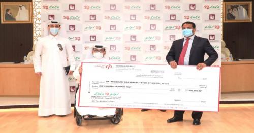 Lulu Hypermarket offers financial support to QSRSN for medical equipment needs