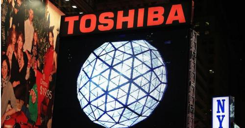 Toshiba president steps down amid $20bn buyout bid