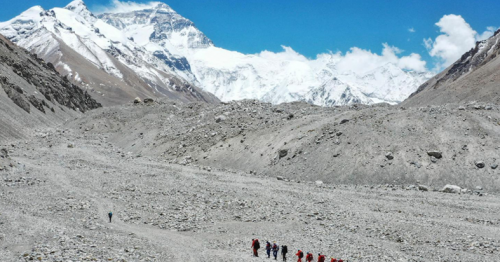 China Cancels Everest Climbs Over Fears of Virus From Nepal
