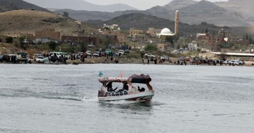 Yemenis find rare leisure time at Sanaa lake