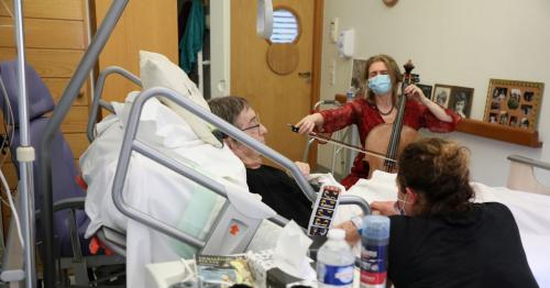 'Music soothes pain': Paris cellist plays for end-of-life patients